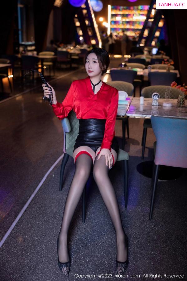 江真真  [XiuRen]高清写真图 2023.04.06 No.6529 江真真 黑丝短裙第10张图片